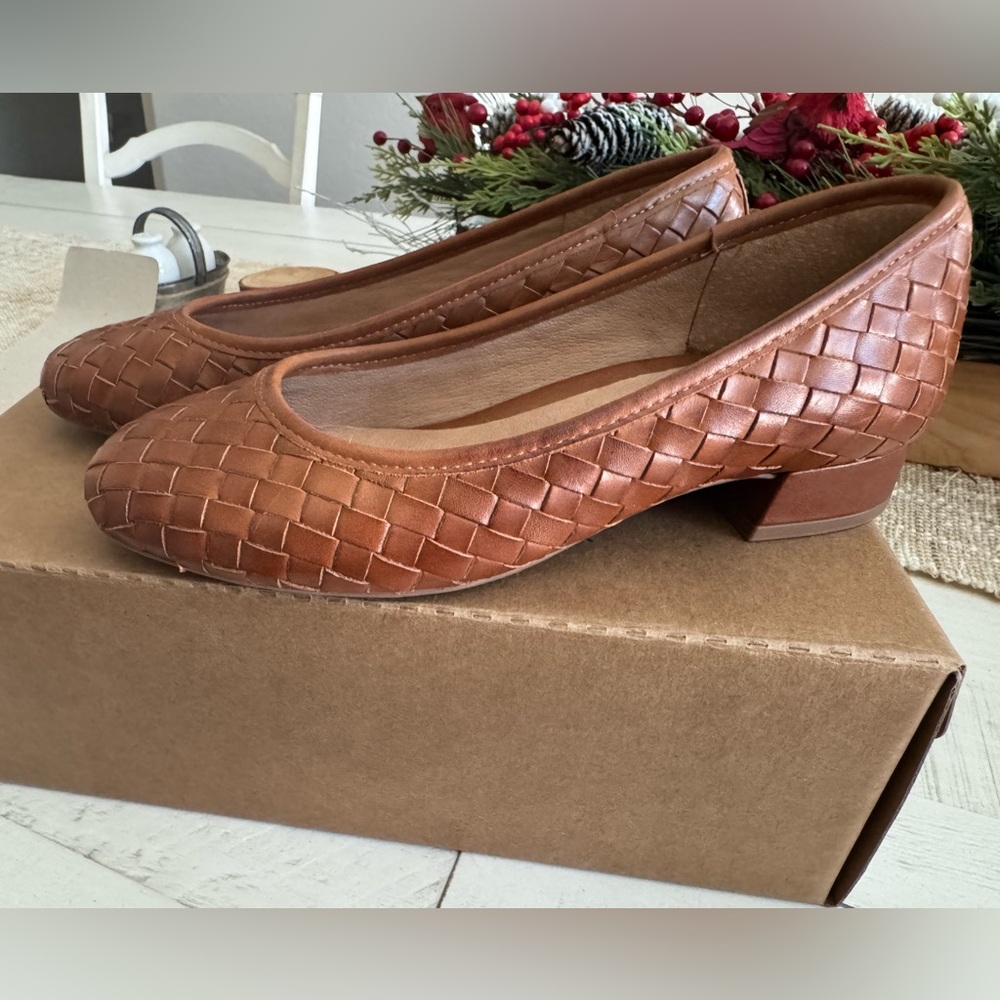 BRIOSO Mera Cinnamon Woven Leather Super Comfortable Shoes